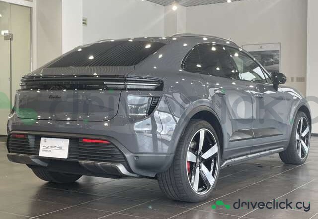 Porsche Macan Grey