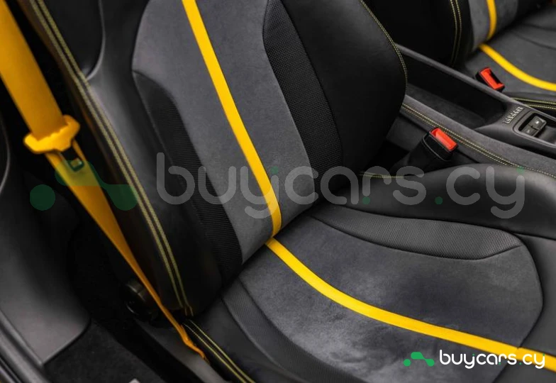 Ferrari F8 Spider Желтый