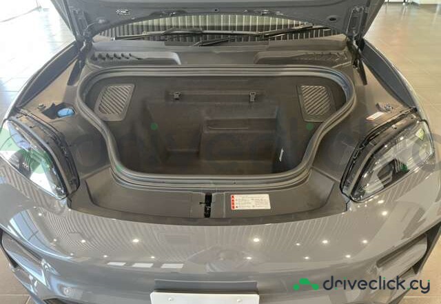 Porsche Macan Grey