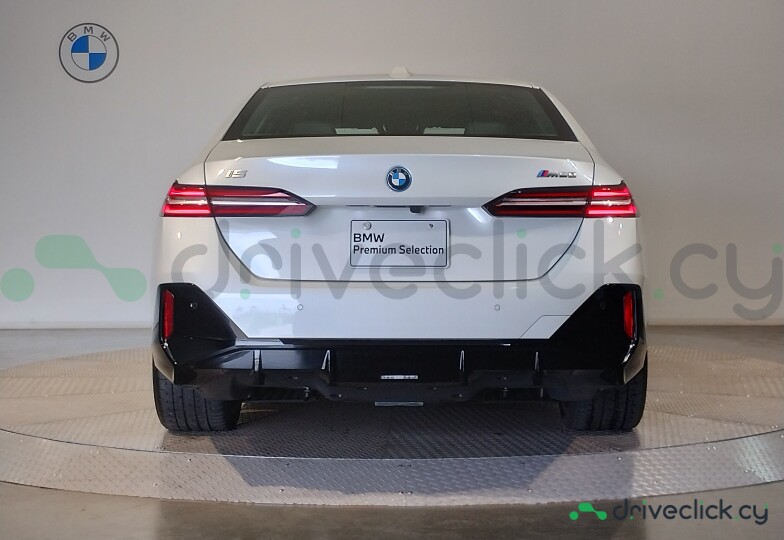 BMW i5 White