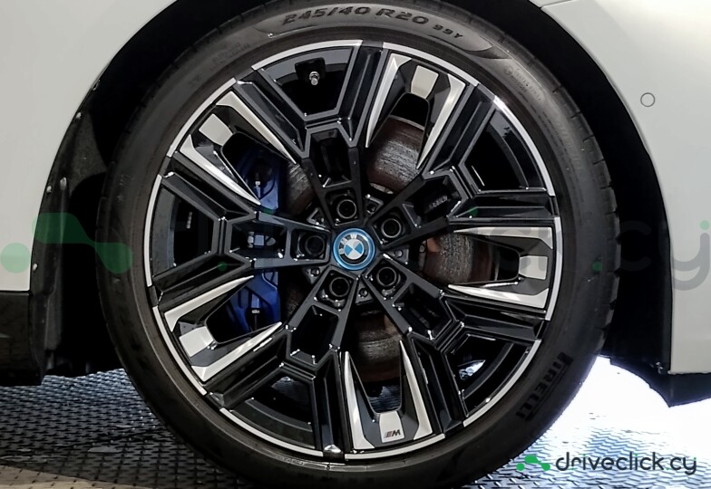 BMW i5 White