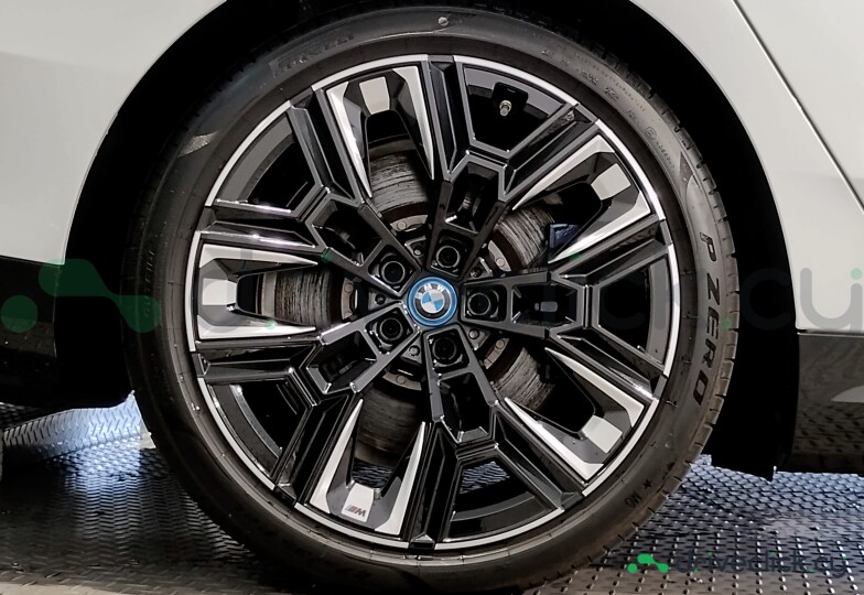 BMW i5 White