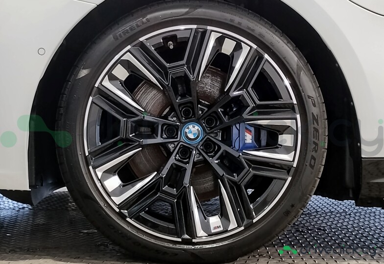 BMW i5 White