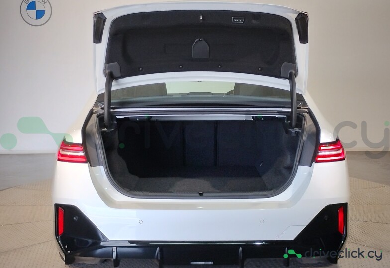 BMW i5 White