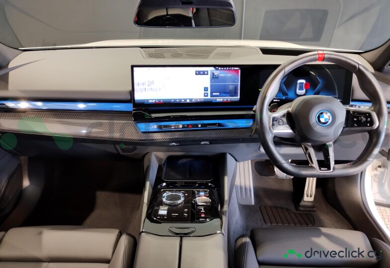 BMW i5 White