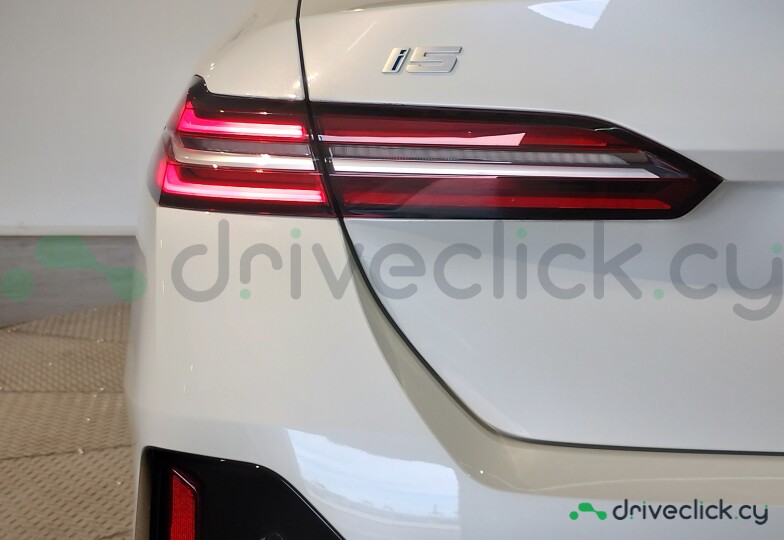BMW i5 White