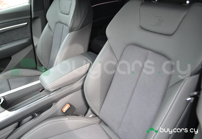 Audi Q8 e-tron Серый