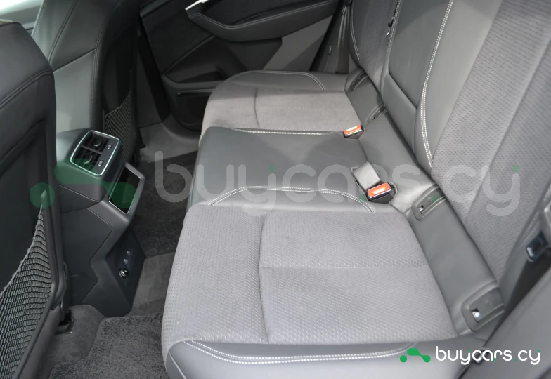 Audi Q8 e-tron Серый