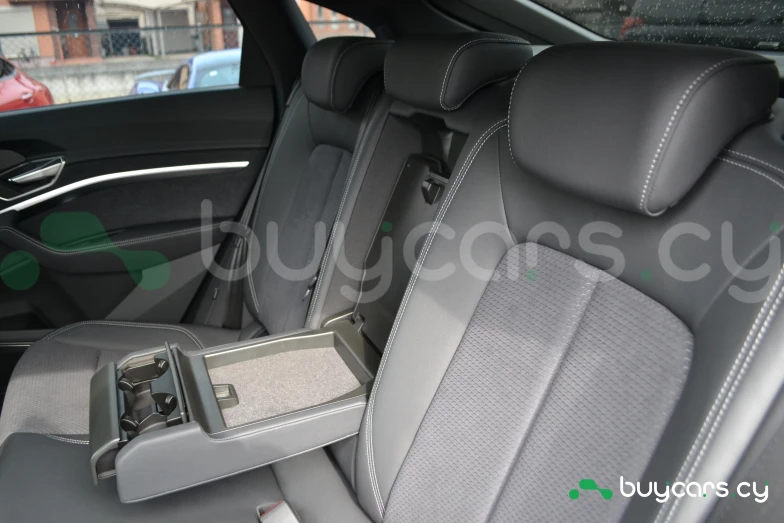 Audi Q8 e-tron Серый