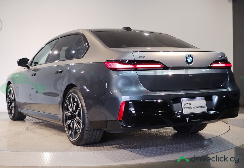BMW i7 Серый