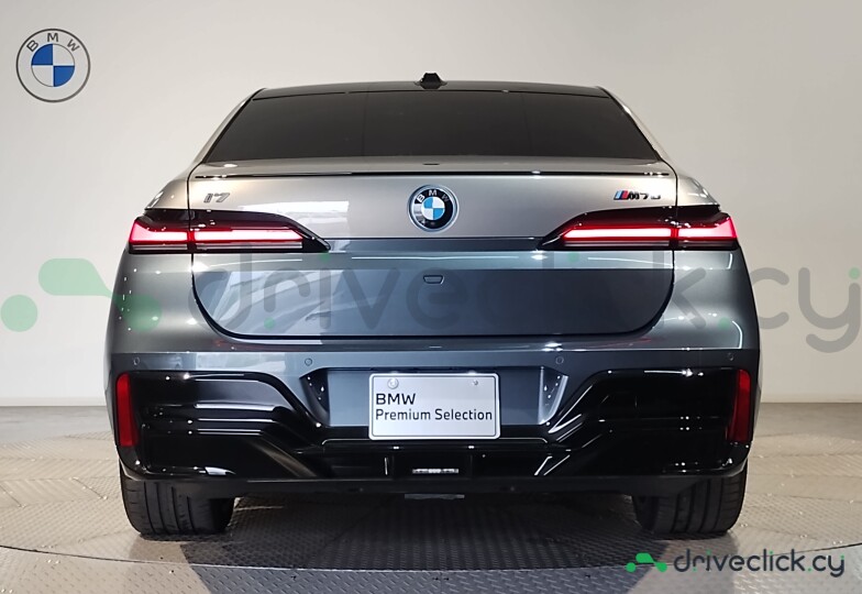 BMW i7 Серый