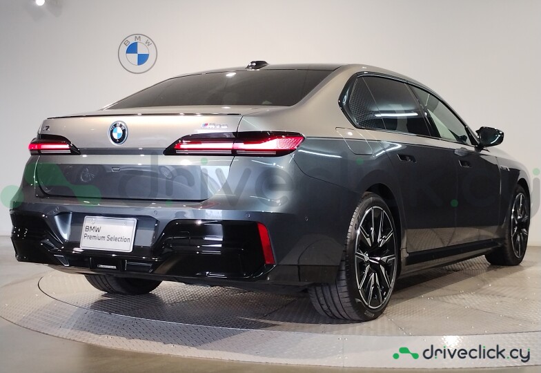 BMW i7 Серый