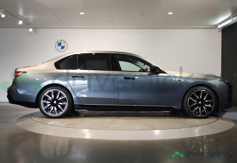 BMW i7 Серый