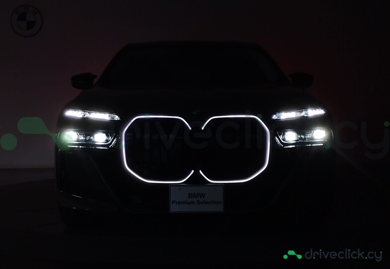 BMW i7 Серый