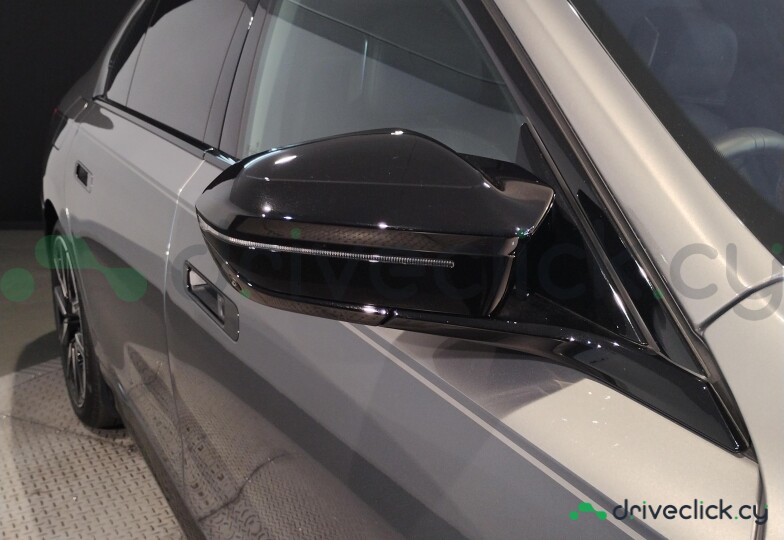 BMW i7 Серый