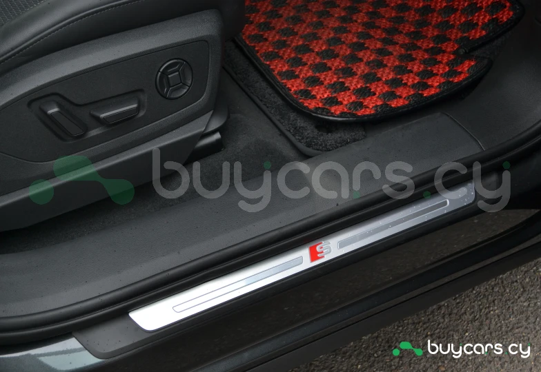 Audi Q8 e-tron Серый