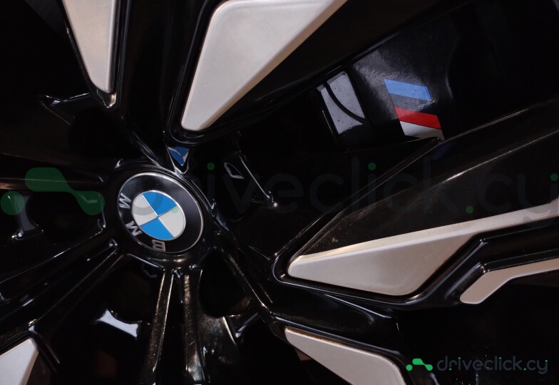 BMW i7 Серый