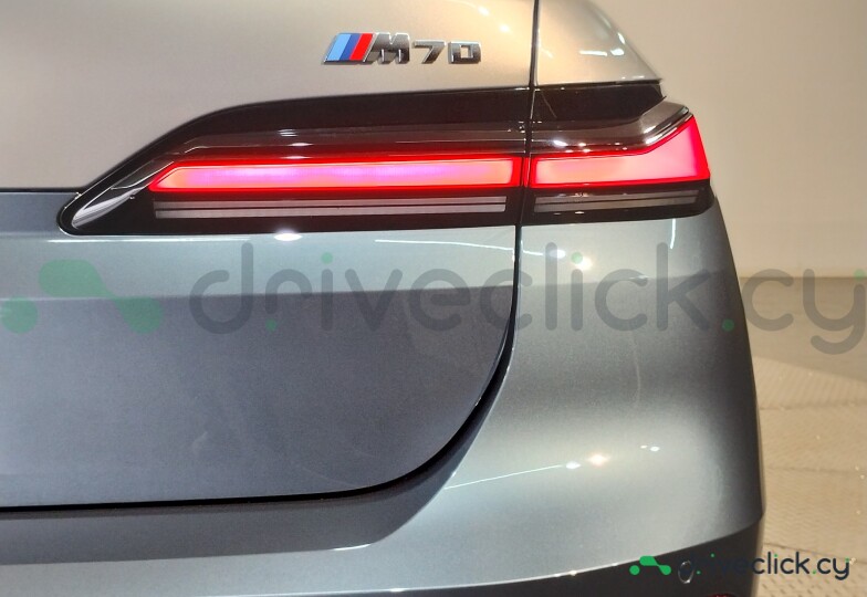 BMW i7 Серый