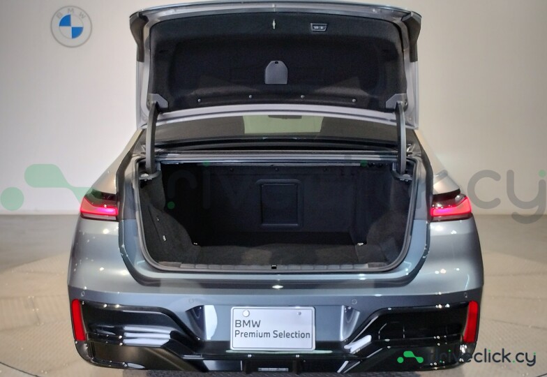 BMW i7 Серый
