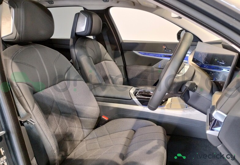 BMW i7 Серый