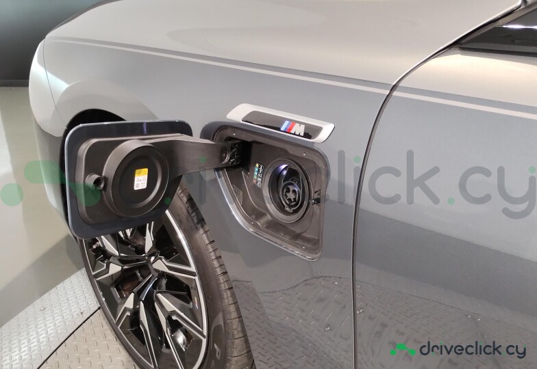 BMW i7 Серый