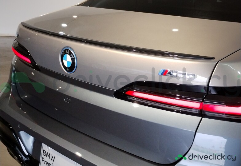 BMW i7 Серый