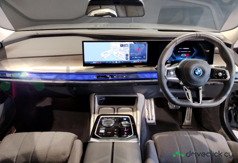 BMW i7 Серый