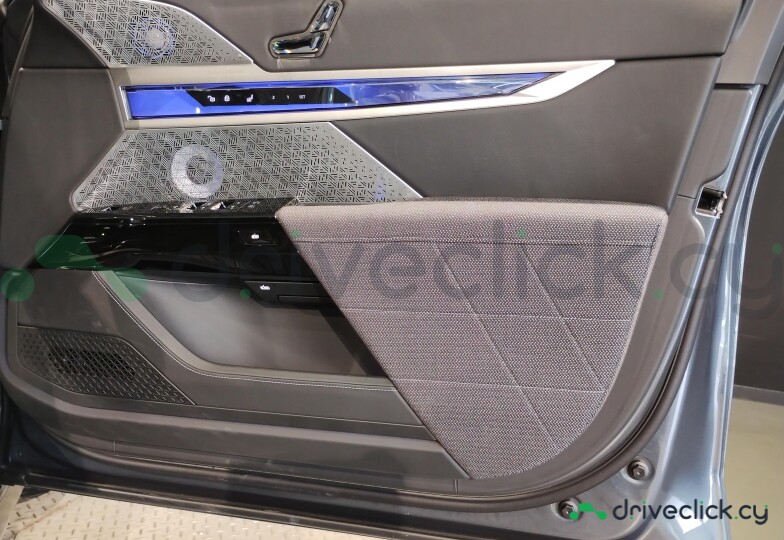BMW i7 Серый