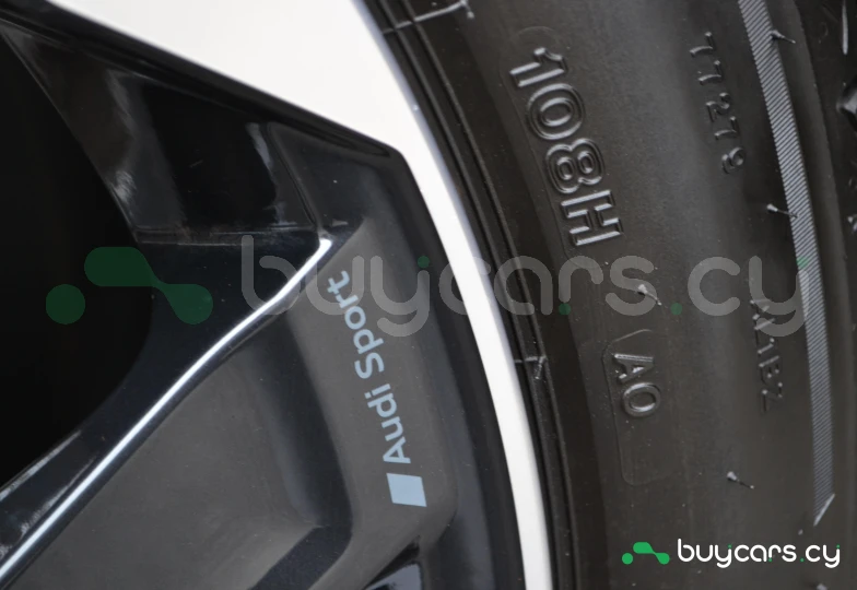 Audi Q8 e-tron Серый