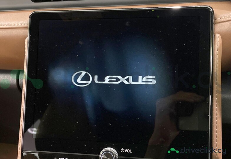 Lexus LBX Серый