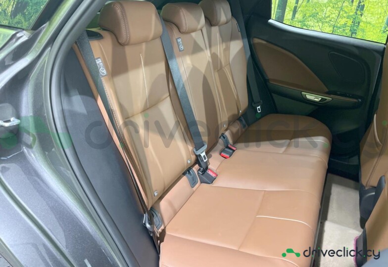 Lexus LBX Серый