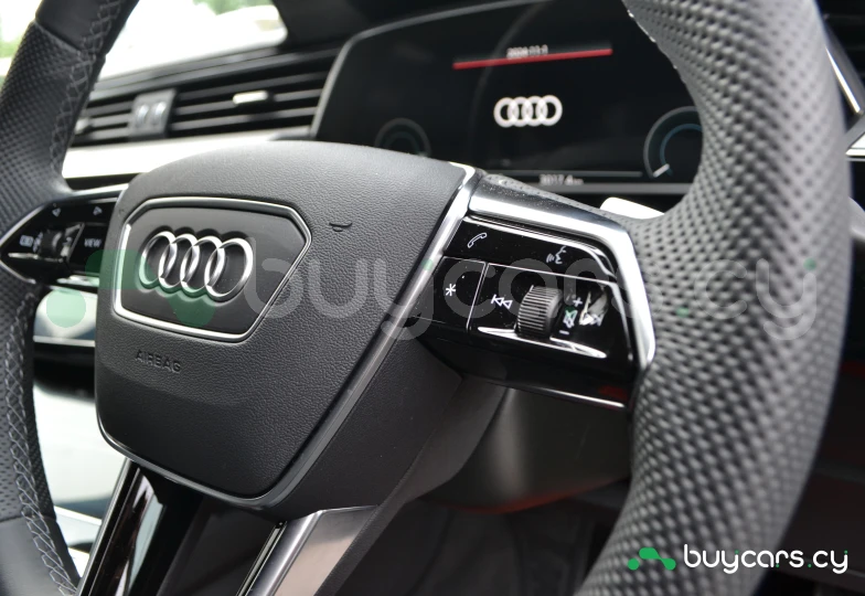 Audi Q8 e-tron Серый