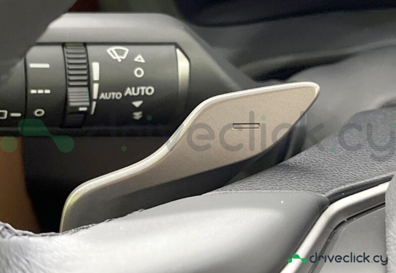 Lexus LBX Серый