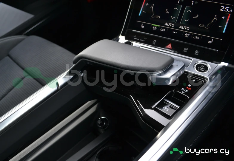 Audi Q8 e-tron Серый