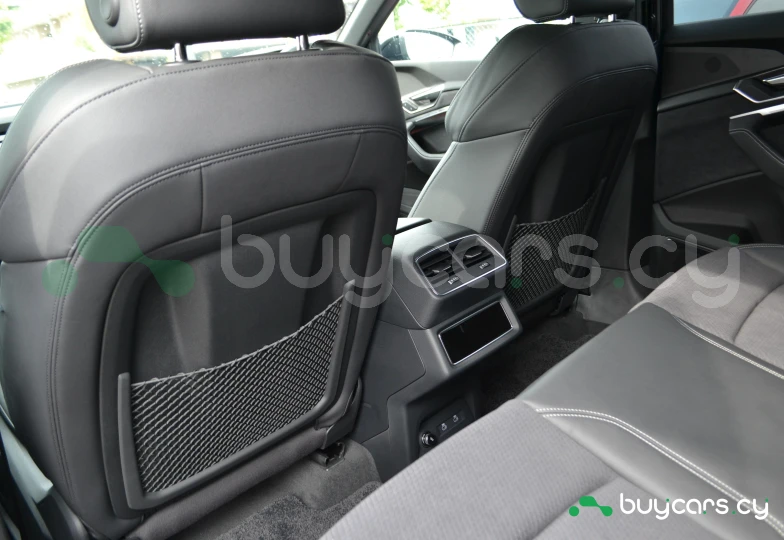 Audi Q8 e-tron Серый