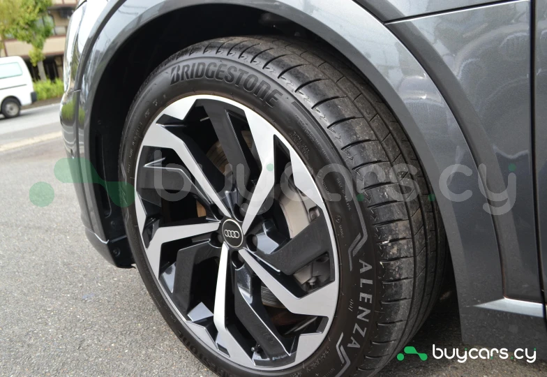 Audi Q8 e-tron Серый