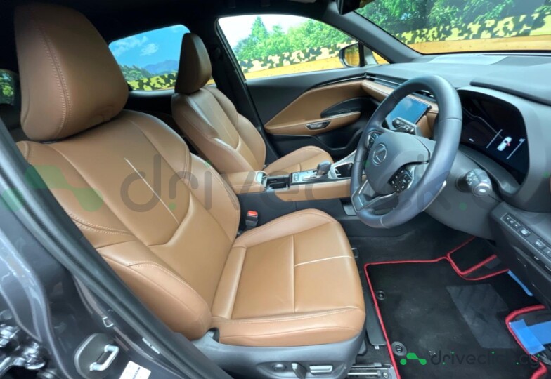 Lexus LBX Серый