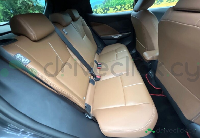 Lexus LBX Серый