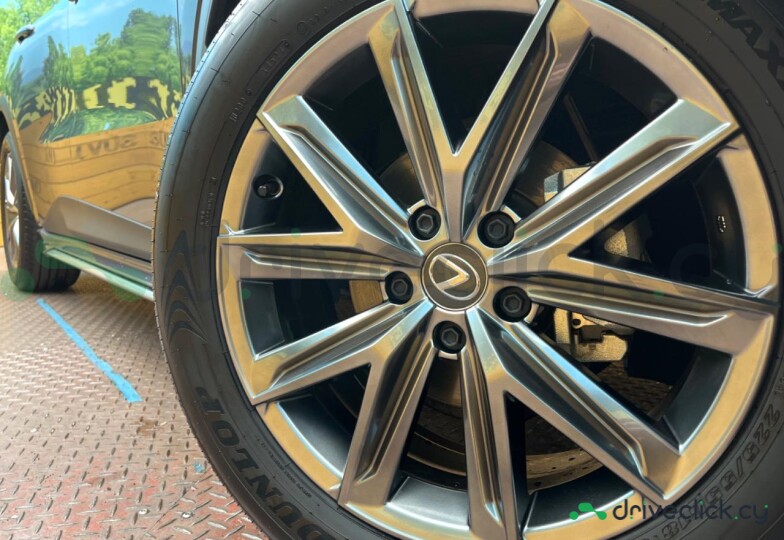 Lexus LBX Серый