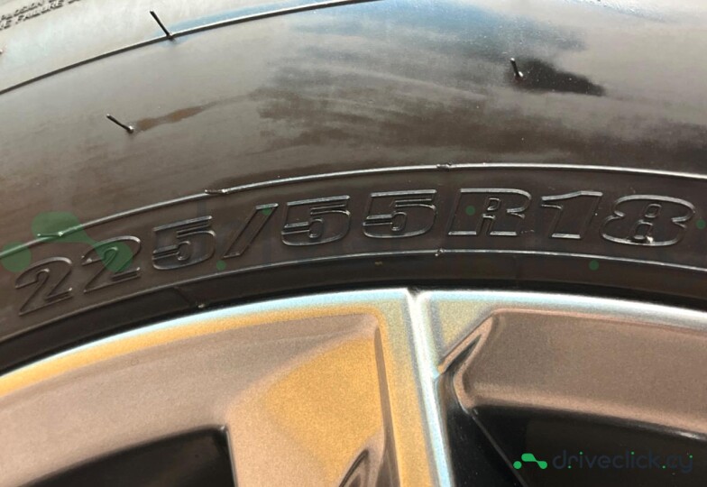 Lexus LBX Серый