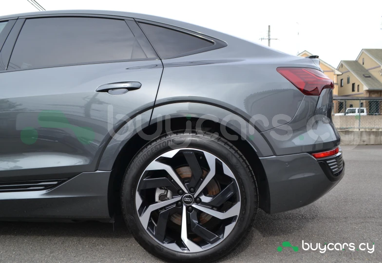 Audi Q8 e-tron Серый