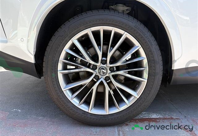 Lexus NX Белый