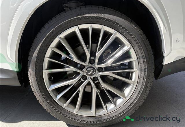 Lexus NX Белый