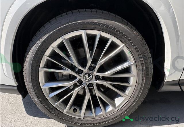Lexus NX Белый