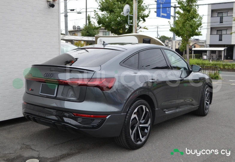 Audi Q8 e-tron Серый