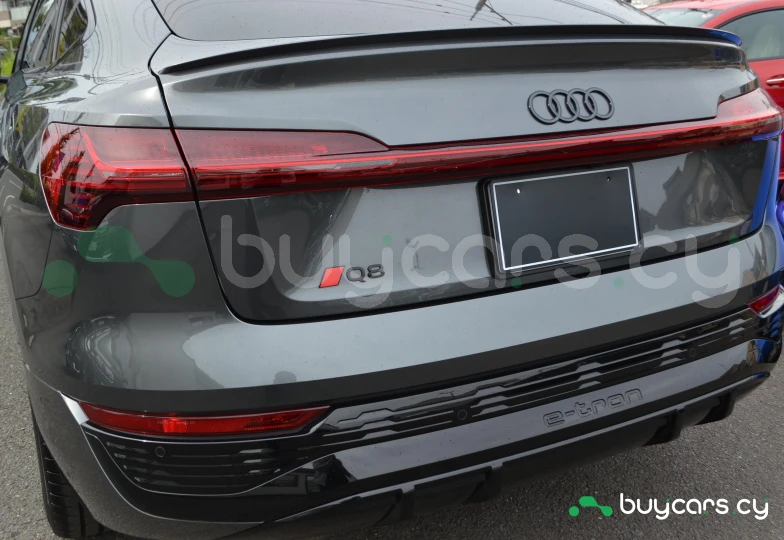 Audi Q8 e-tron Серый