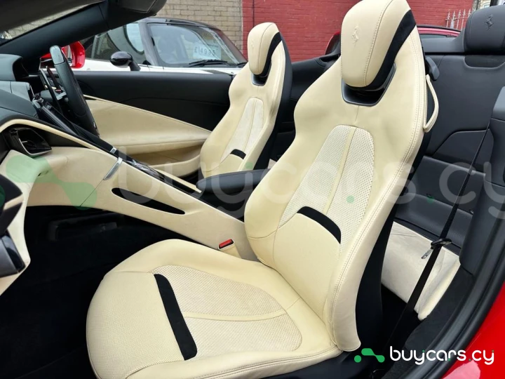 Ferrari Roma Красный