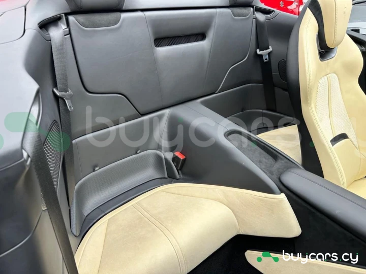 Ferrari Roma Красный