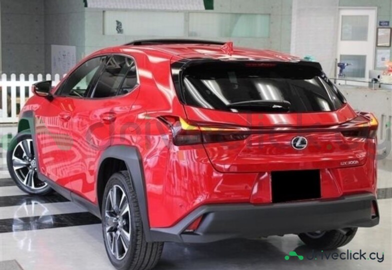 Lexus UX Темно-красный