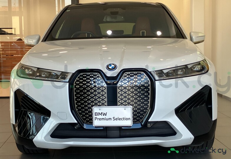 BMW iX Белый